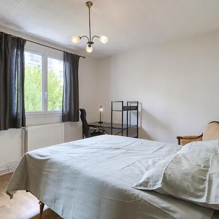 3 Bedroom Lovely Home In Lagord Hébergement de vacances