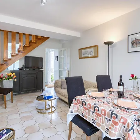 Hébergement de vacances 3 Bedroom Lovely Home In Lagord Lagord