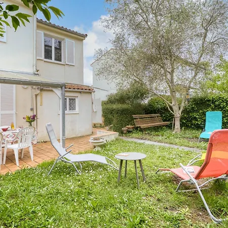 3 Bedroom Lovely Home In Lagord