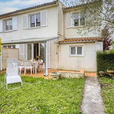 Holiday home 3 Bedroom Awesome In